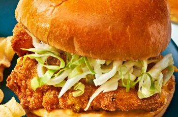 Artemis Chicken Crunchy Burger